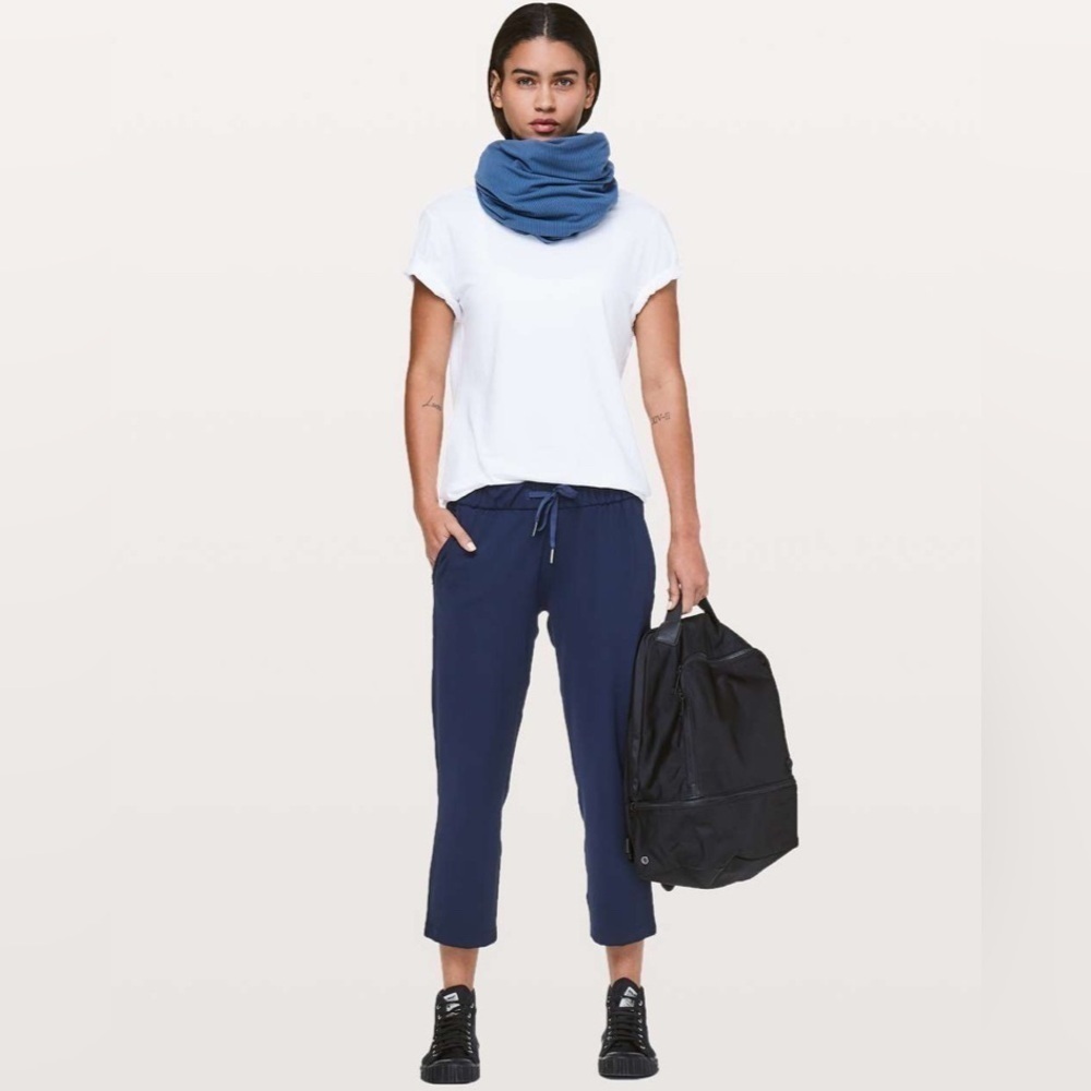 Lululemon On The Fly Crop *23" True Navy Size 2 - Picture 7 of 7